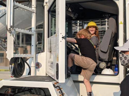 PXL 20210827 235301005.PORTRAIT