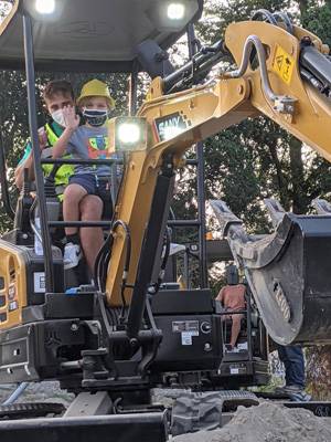 PXL 20210828 004423180.MP 