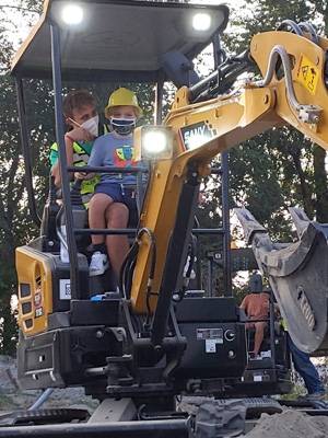 PXL 20210828 004424292.MP 